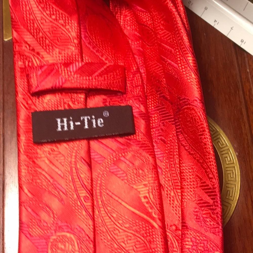 Red tie - Picture 2 of 2